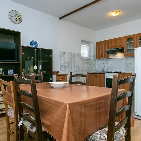 14708b Apartman Gradac (Split-Dalmatia)