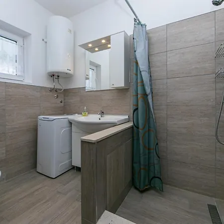 14708b * Gradac (Split-Dalmatia)