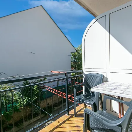 14708b Apartman *