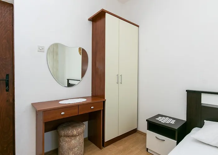 14708b * Gradac (Split-Dalmatia)