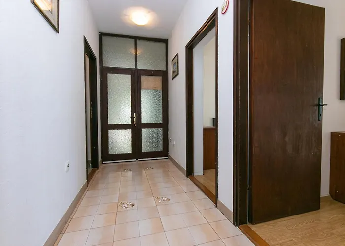 14708b * Gradac (Split-Dalmatia)